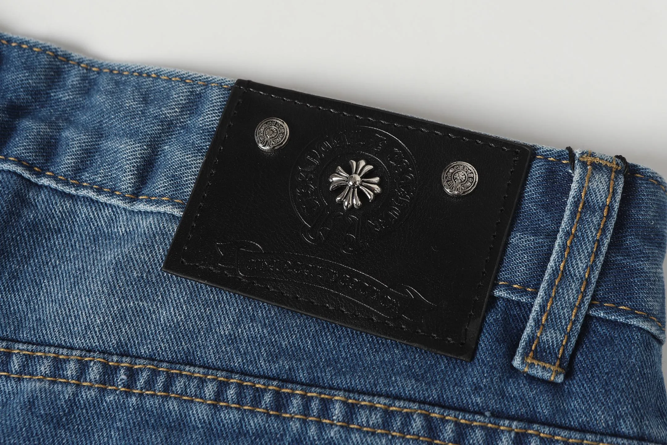 P270 Cross-border model, please do not place an order if you are pursuing quality - Chrome Hearts/Chrome Hearts Cross ✝️ Inlaid embroidered washed jeans, trousers and casual pants - High weight, high density and high quality. The wool is soft, delicate and skin-friendly. It feels soft and silky. It has excellent warmth and skin-friendly properties - Custom-woven and dyed, no color difference. No matter the fabric or workmanship details, it beats the ordinary version on the market - Hardware zipper accessories are all customized, full of details -Colour: washed blue -Size: 28 30 32 34 36